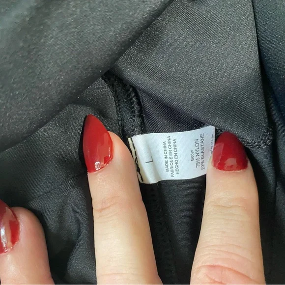 Black tennis skirt with slit activewear workout clothes, golf skirt - Picture 6 of 9